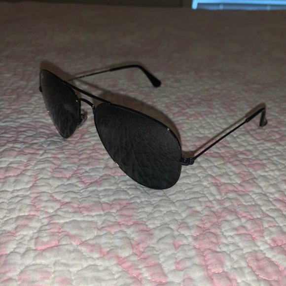 NWOT Black Ray-Ban Aviator Sunglasses with case